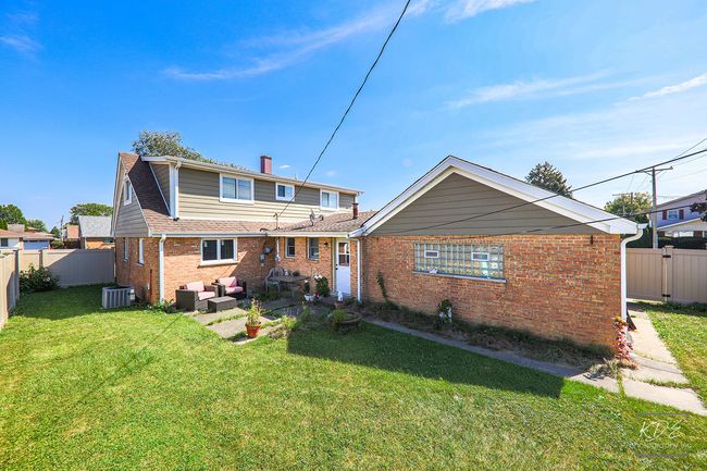 9236 Pembroke Ln, House other with 4 bedrooms, 3 bathrooms and 2 parking in Bridgeview IL | Image 24