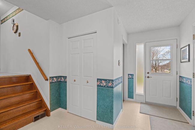 60 James St N, House other with 3 bedrooms, 2 bathrooms and 2 parking in Forest ON | Image 4