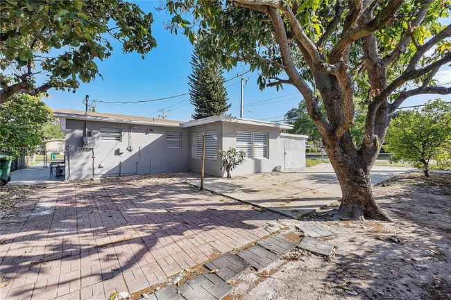 190 Ne 173rd St, House other with 3 bedrooms, 2 bathrooms and null parking in North Miami Beach FL | Image 23