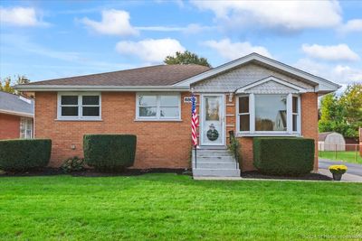 6803 W 97th Street, House other with 2 bedrooms, 1 bathrooms and 7 parking in Chicago Ridge IL | Image 2