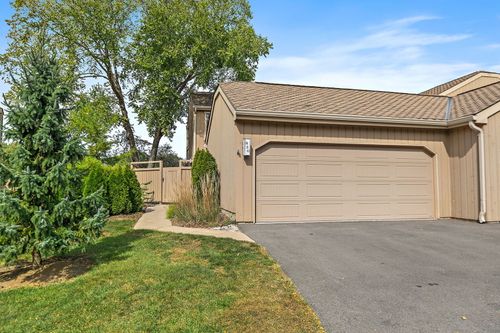 830 Oak Hill Rd, Lake Barrington, IL, 60010-1662 | Card Image