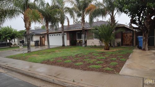 331 S Acala St, Arvin, CA, 93203-1403 | Card Image