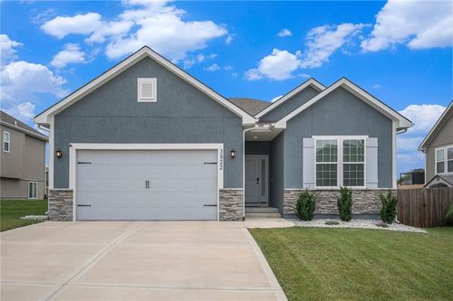 3922 Nw 96th St, Kansas City, MO, 64154-7702 | Card Image