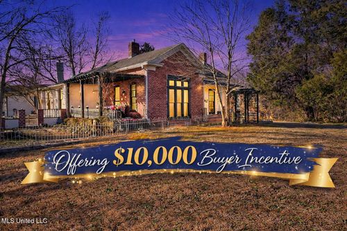 435 E College Ave, Holly Springs, MS, 38635-2513 | Card Image