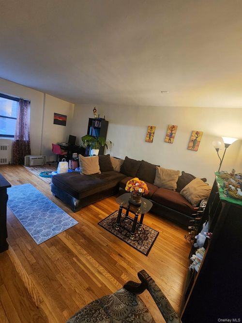 apt-3e-118-60 Metropolitan Ave, Kew Gardens, NY, 11415-2096 | Card Image