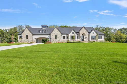 70501 Renata Ct, Bruce Twp, MI, 48065-1743 | Card Image