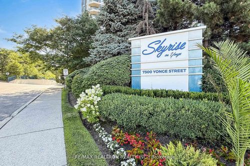 311-7300 Yonge St, Thornhill, ON, L4J7Y5 | Card Image