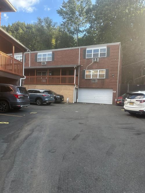 apt-22-3600 Charles Ct, North Bergen, NJ, 07047-2555 | Card Image