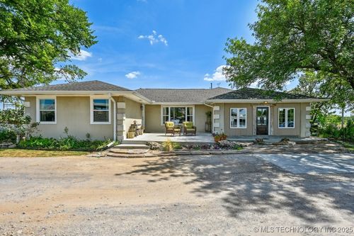 14223 N Memorial Dr, Collinsville, OK, 74021-5711 | Card Image