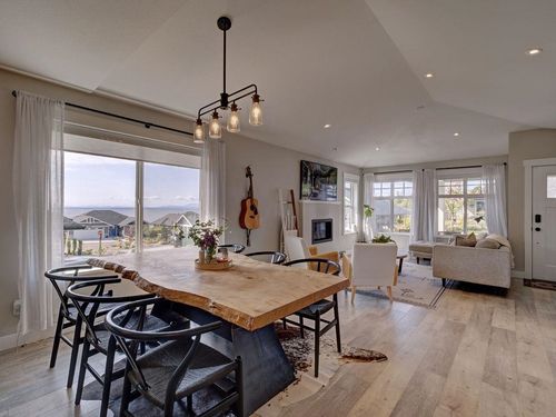 6078 Kingbird Ave, Sechelt, BC, V7Z0S4 | Card Image