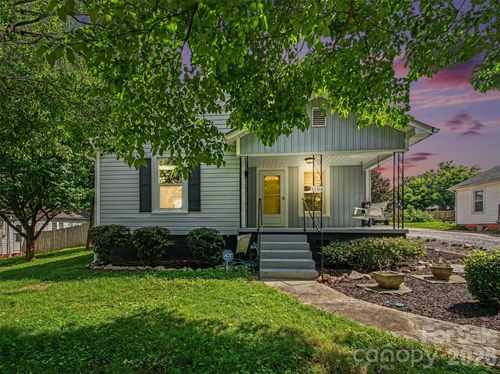 1104 Venus St, Kannapolis, NC, 28083-3724 | Card Image