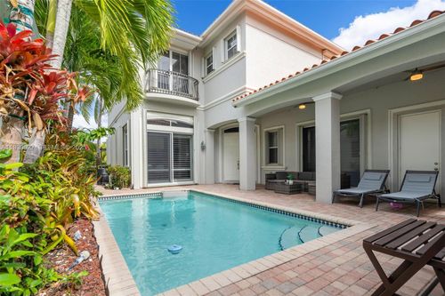 1091 Waterside Ln, Hollywood, FL, 33019-5004 | Card Image