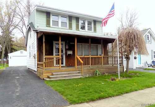 748 E Robinson St, North Tonawanda, NY, 14120-4702 | Card Image