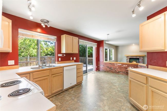 Eat in kitchen | Image 18