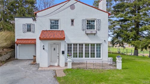 799 Woods Rd, Syracuse, NY, 13209-2011 | Card Image