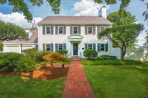 8 Manitoba Rd, Newton, MA, 02468 | Card Image