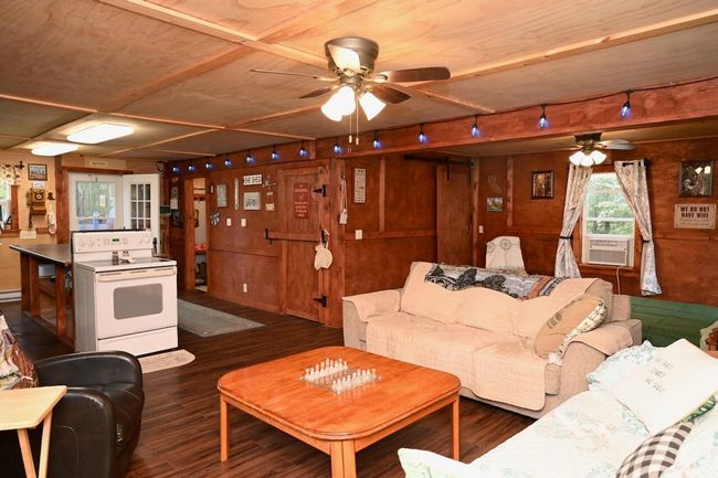 Livingroom Area | Image 9