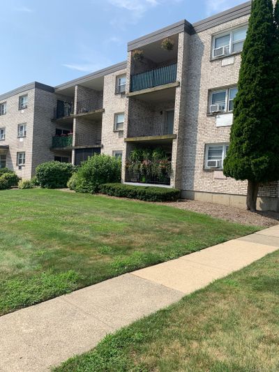 306 - 308 Meadowside Road, Condo with 1 bedrooms, 1 bathrooms and 2 parking in Milford CT | Image 1