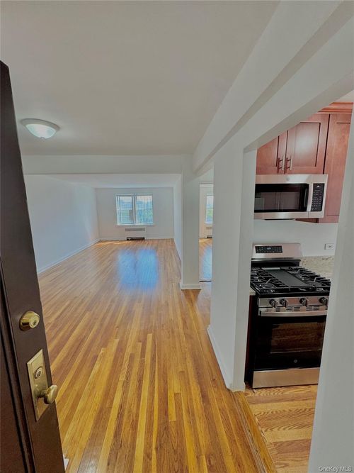 apt-6a-2090 Barnes Ave, Bronx, NY, 10462-2623 | Card Image