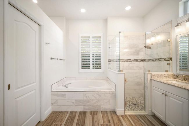 Primary Bathroom | Image 17