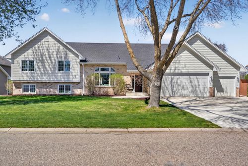 709 Laura Ct, Chaska, MN, 55318-1544 | Card Image
