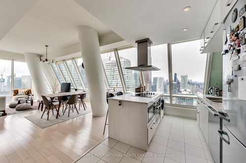 5504-8 The Esplanade N/A, Toronto, ON, M5E0A6 | Card Image