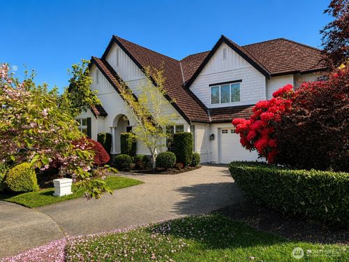 35204 Se Augusta Pl, Snoqualmie, WA, 98065-9049 | Card Image