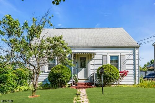 7 Washington Ave, Elmwood Park, NJ, 07407-1628 | Card Image