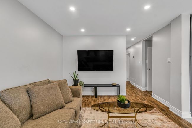 14 Albion Cres, House attached with 5 bedrooms, 3 bathrooms and 4 parking in Brampton ON | Image 9