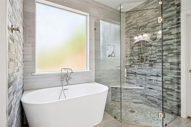 Garden tub with separate shower | Image 19
