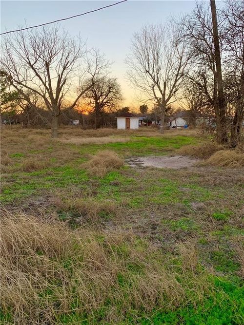 325 N 4th St, Skidmore, TX, 78389 | Card Image