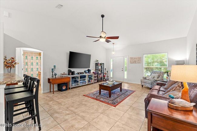 Kitchen | Image 10
