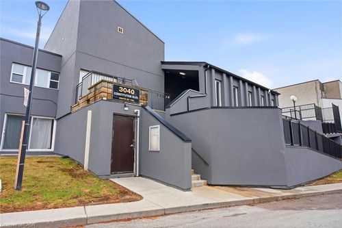 147-3040 Constitution Blvd, Mississauga, ON, L4Y3X7 | Card Image