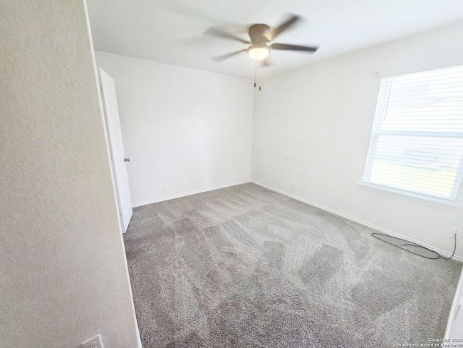 437 Middle Green Loop, House other with 3 bedrooms, 2 bathrooms and null parking in Floresville TX | Image 16
