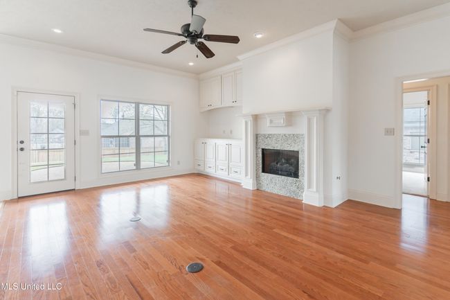 6-LivingRoom | Image 16