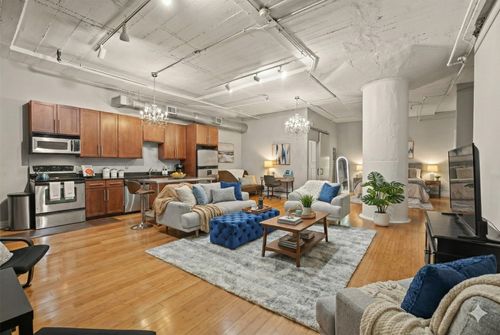 apt-421-1122 Jackson St, Dallas, TX, 75202-5215 | Card Image