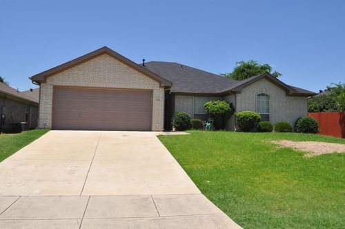623 Coal Creek Dr, Mansfield, TX, 76063-7663 | Card Image