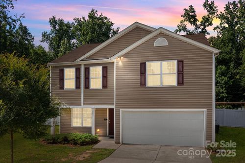 2021 Tarzi Ln, Charlotte, NC, 28215-7204 | Card Image