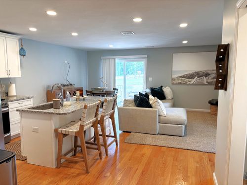 8 Cranberry Way, Manchester, NH, 03109 | Card Image