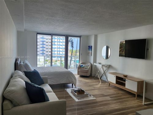 307-3180 S Ocean Dr, Hallandale Beach, FL, 33009-7247 | Card Image