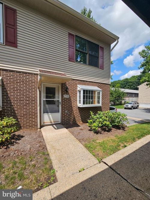 2048 Mary Ellen Ln, STATE COLLEGE, PA, 16803-1652 | Card Image