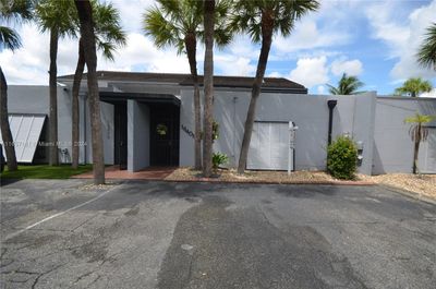 16408 Bridge End Rd, Townhouse with 4 bedrooms, 3 bathrooms and null parking in Miami Lakes FL | Image 1