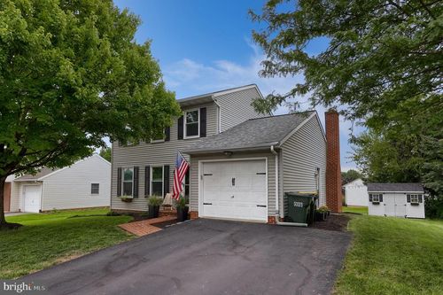 561 Friendship Ave, LANCASTER, PA, 17601-4415 | Card Image