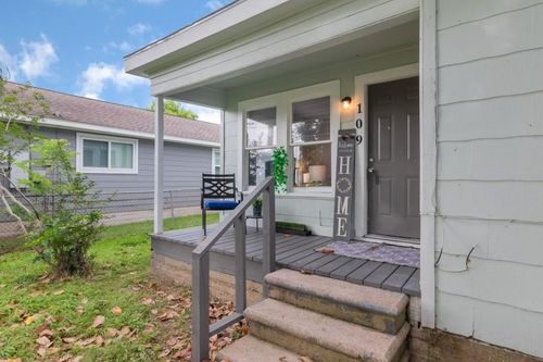 109 Porter St, La Marque, TX, 77568-4063 | Card Image