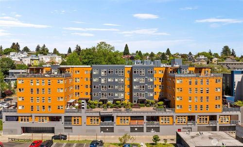 515-827 Hiawatha Pl S, Seattle, WA, 98144-2852 | Card Image