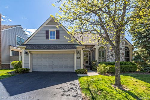 2456 Inglehill Pt, Bloomfield Hills, MI, 48304-1462 | Card Image