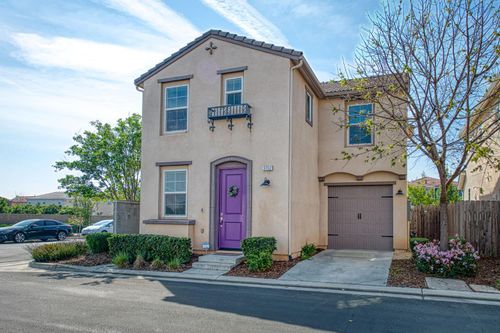 3752 Magnificent Way, Clovis, CA, 93619-8280 | Card Image