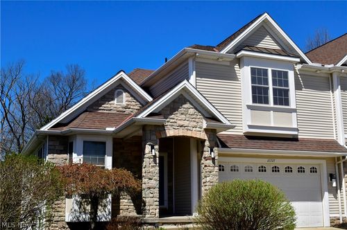 26727 Rue Saint Anne Ct, Warrensville Heights, OH, 44128-6200 | Card Image