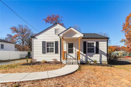 1002 Cliff Rd, Asheboro, NC, 27203-6904 | Card Image