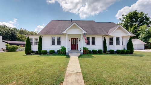 1006 E Main St, Waverly, TN, 37185-1816 | Card Image